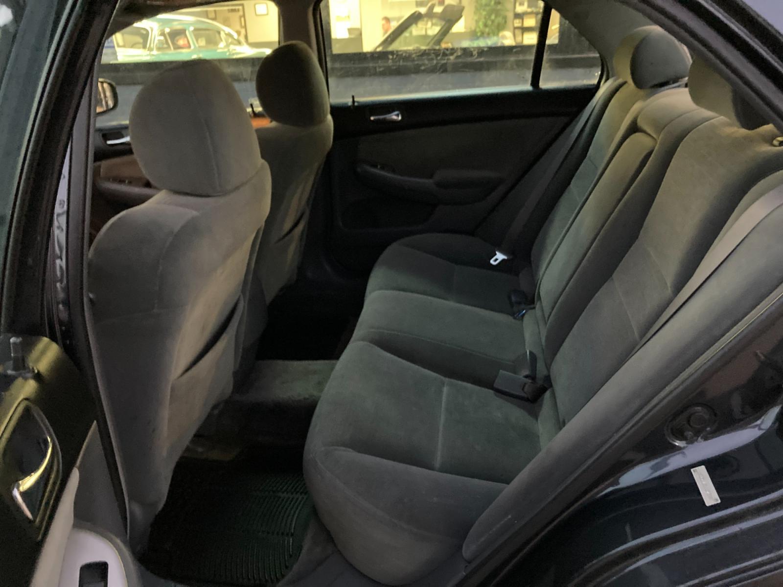 2006 Steel Blue Met. Honda Accord EX-L Sedan AT with Navigation and XM Radio (1HGCM567X6A) with an 2.4L L4 DOHC 16V engine, 5-Speed Automatic Overdrive transmission, located at 1800 South Ihm Blvd, Freeport, IL, 61032, (815) 232-5543, 42.278645, -89.607994 - Photo #9